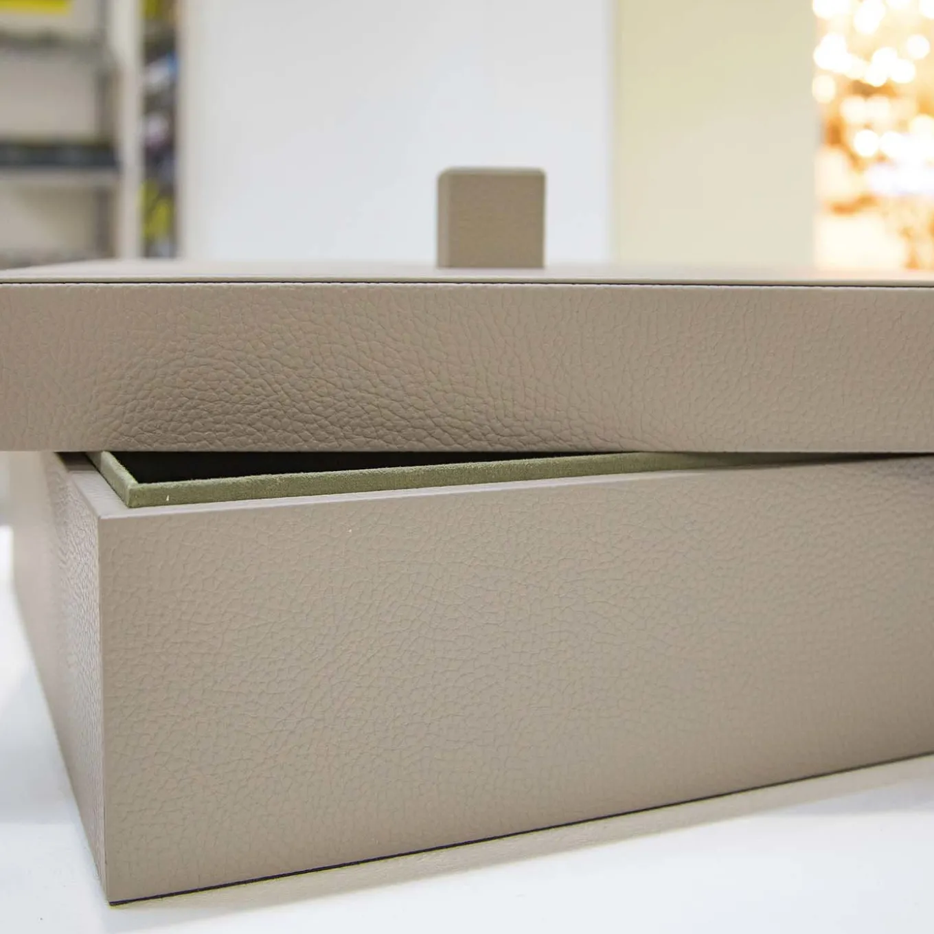 Scuretto Leather Box in Sand