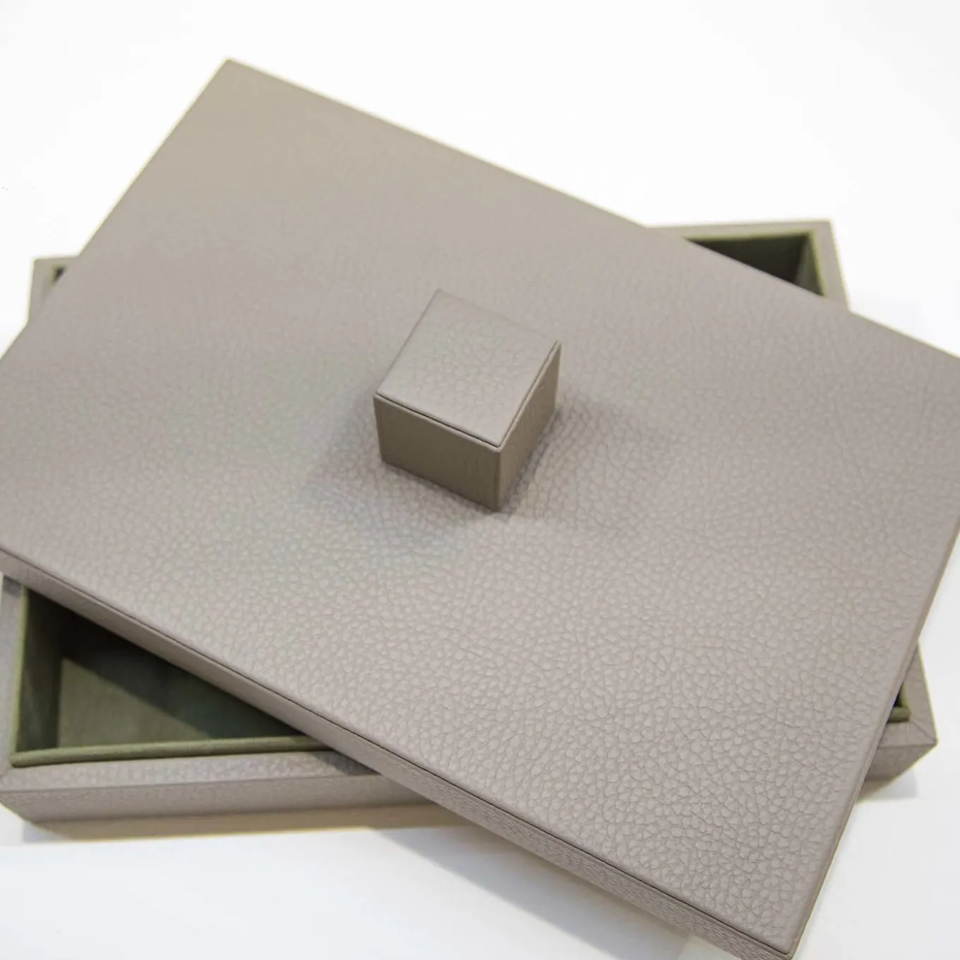 Scuretto Leather Box in Sand