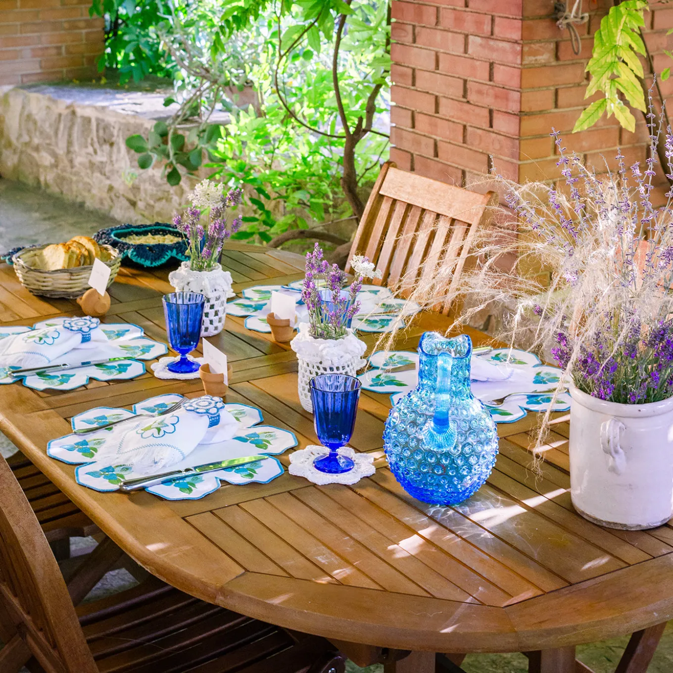 Set of 2 Bougainville Round White & Light Blue Linen Placemats