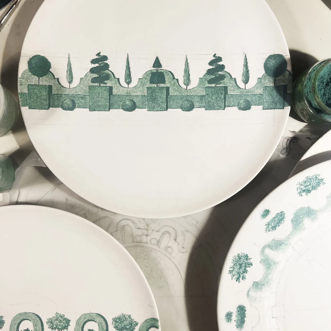Set of 4 Jardin à l'Italienne Green Round Ceramic Dinner Plates