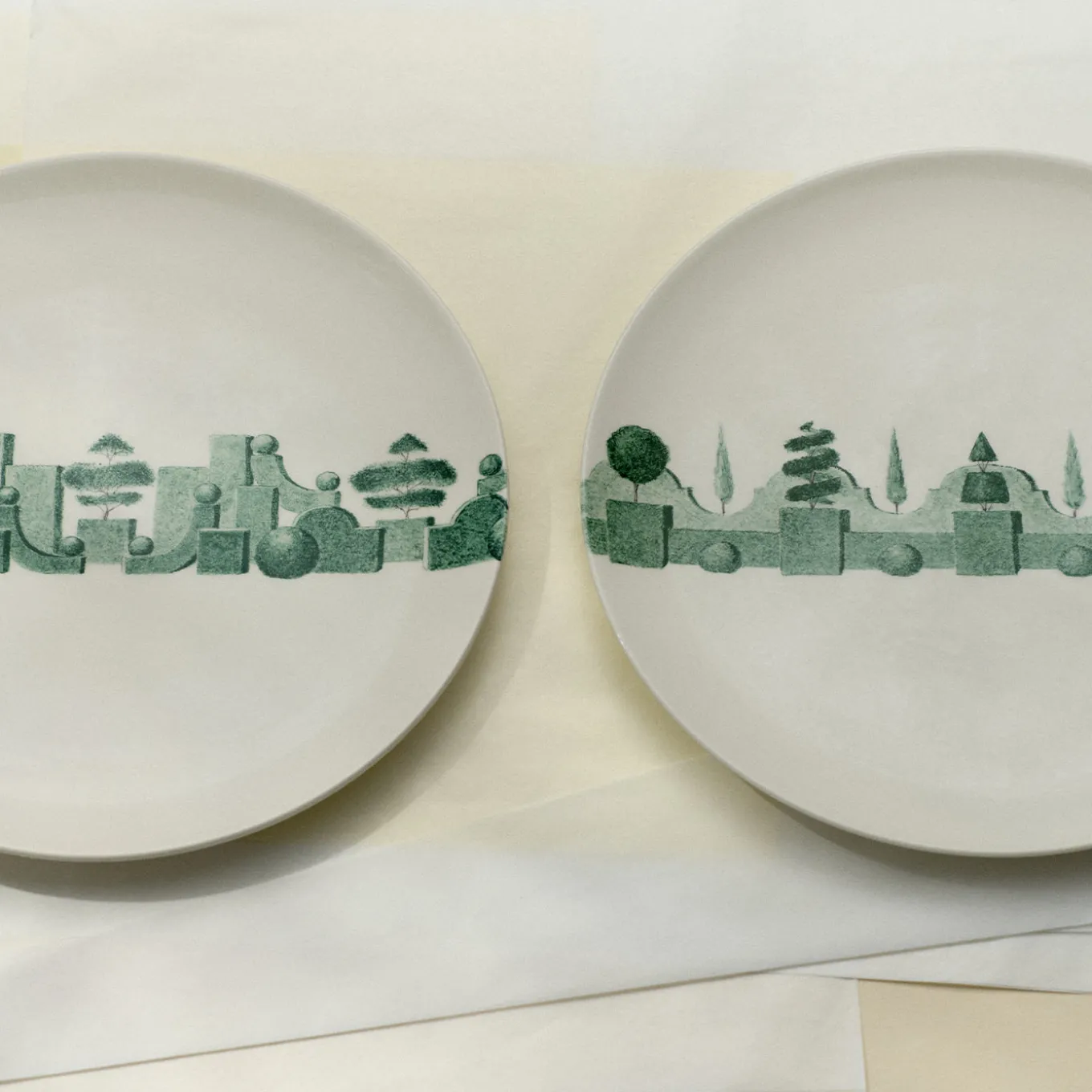 Set of 4 Jardin à l'Italienne Green Round Ceramic Dinner Plates