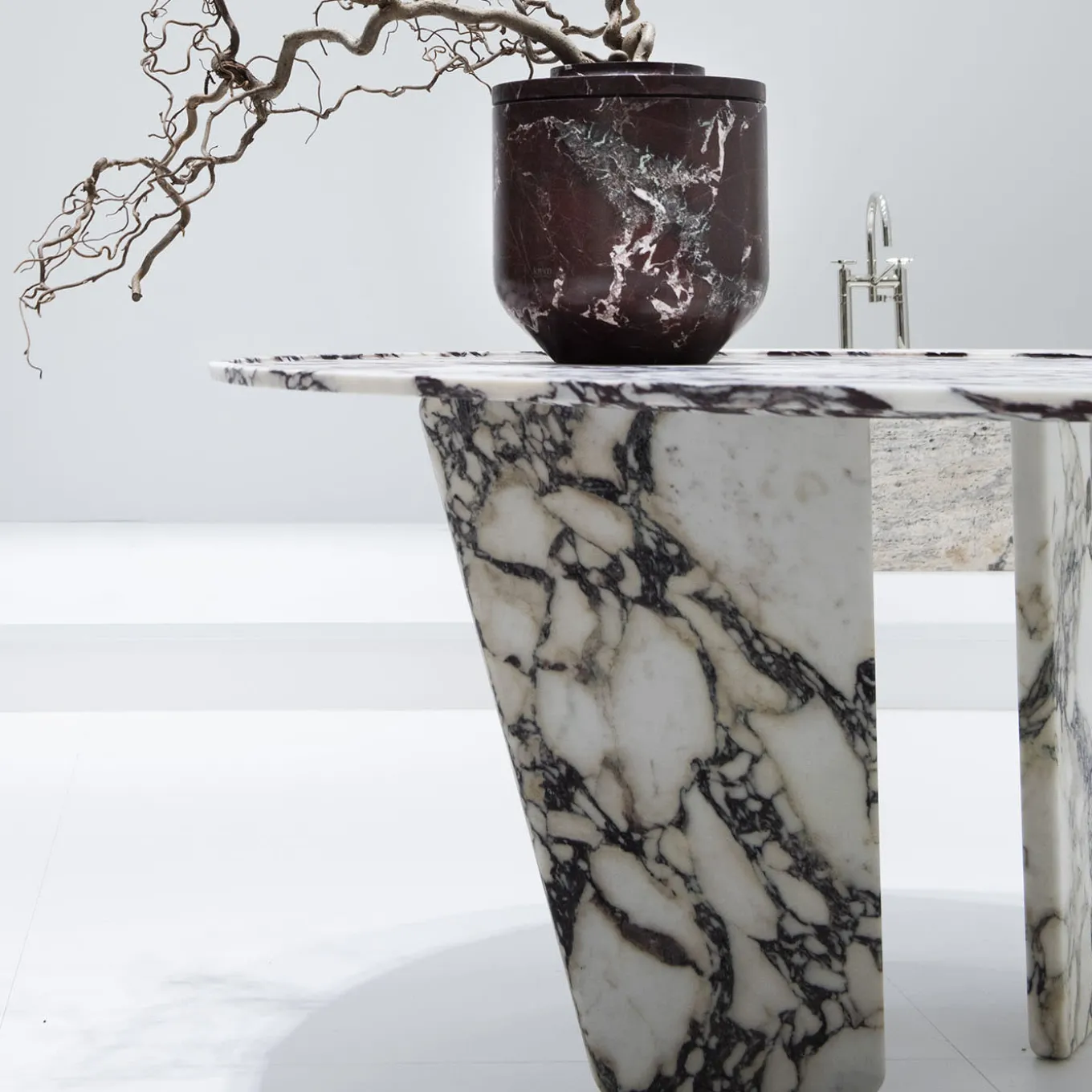 Shadow Calacatta Viola Marble Bench