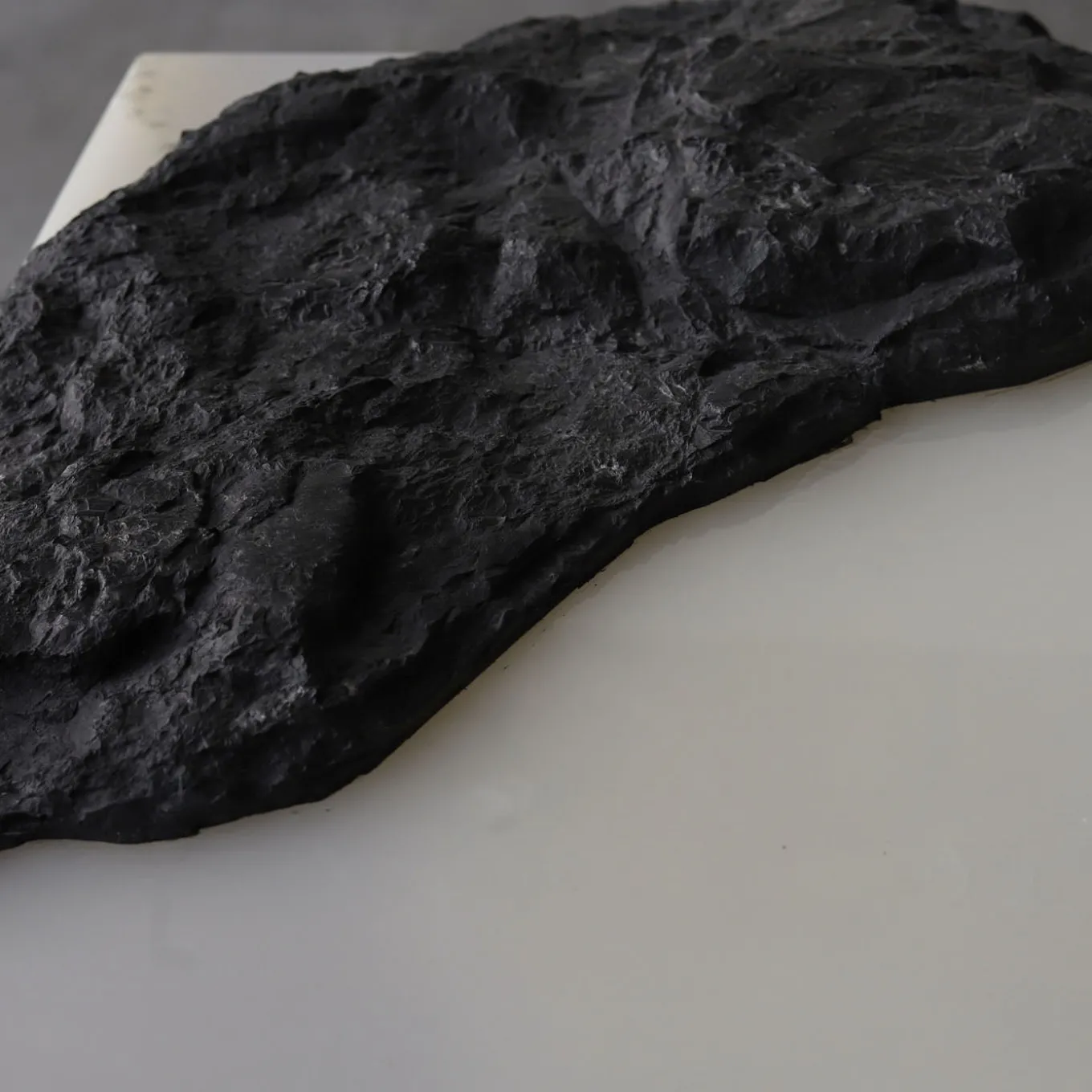 SSC106 White Onyx Console