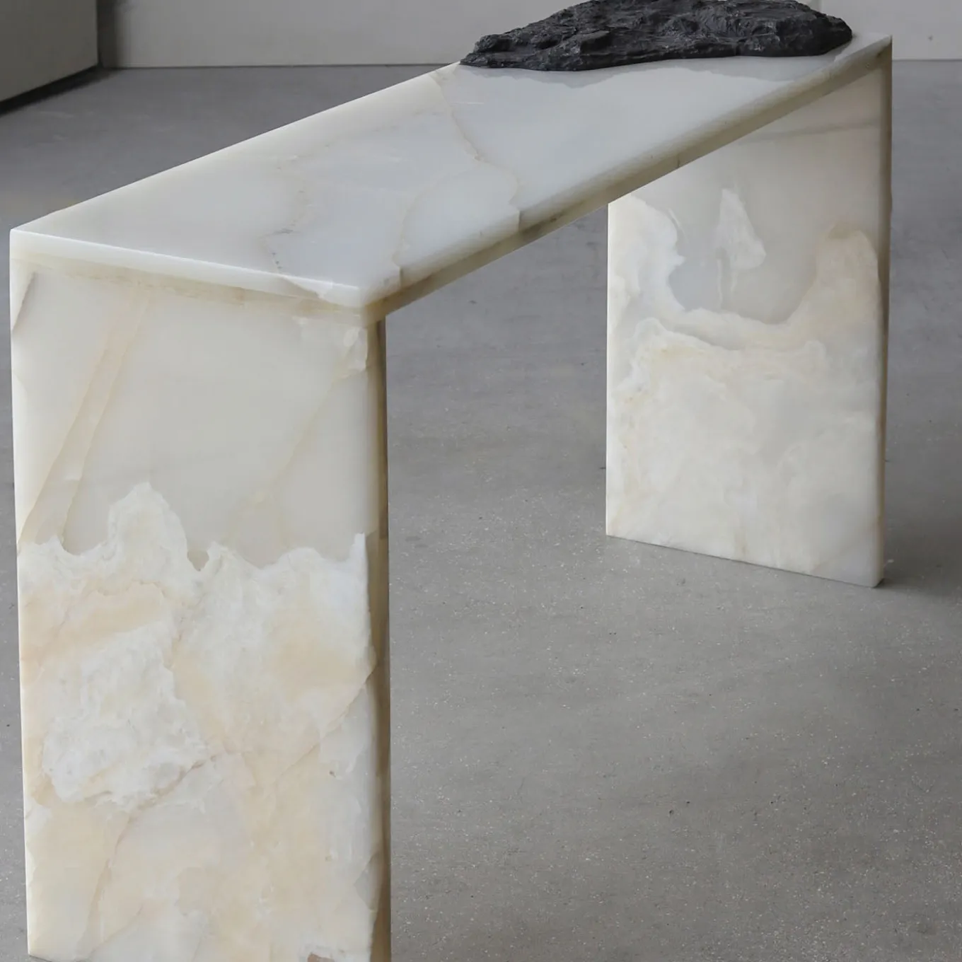 SSC106 White Onyx Console