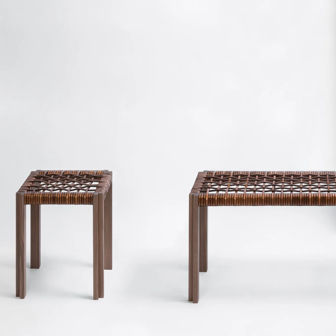 Structura Crisscross Stool