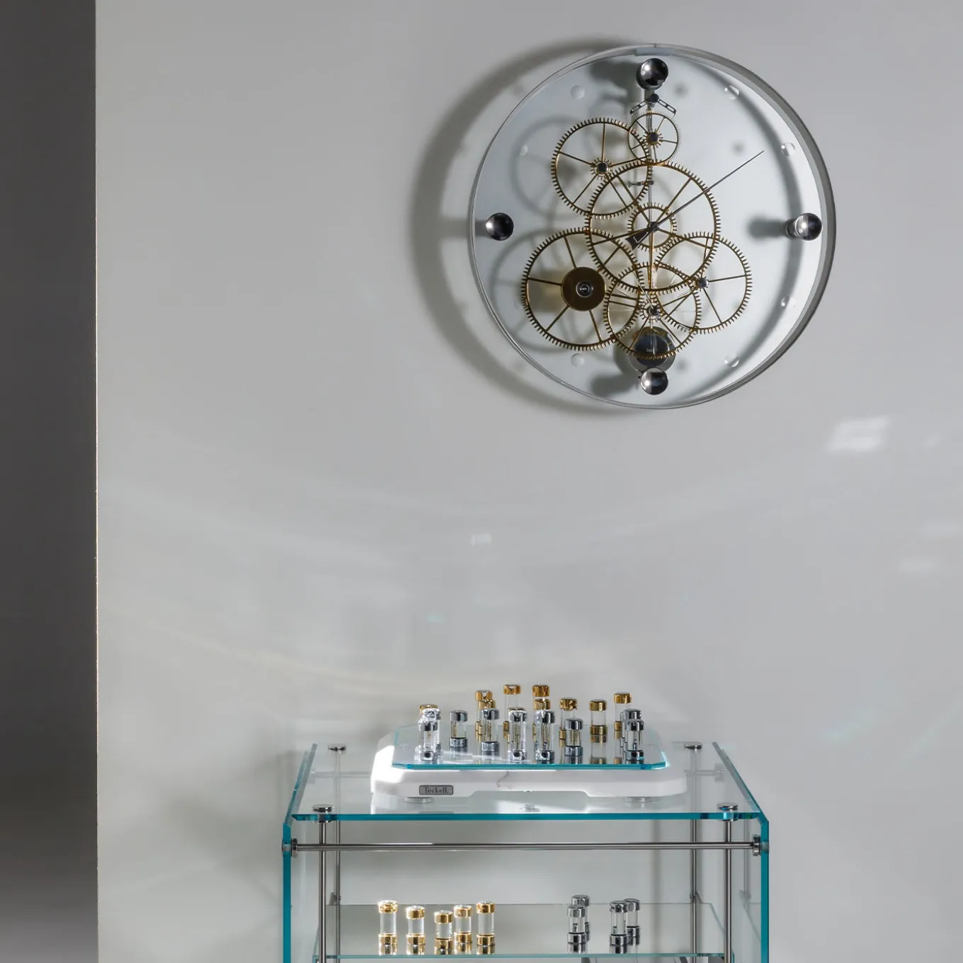 Takto presto 02 White Steel and Glass Clock