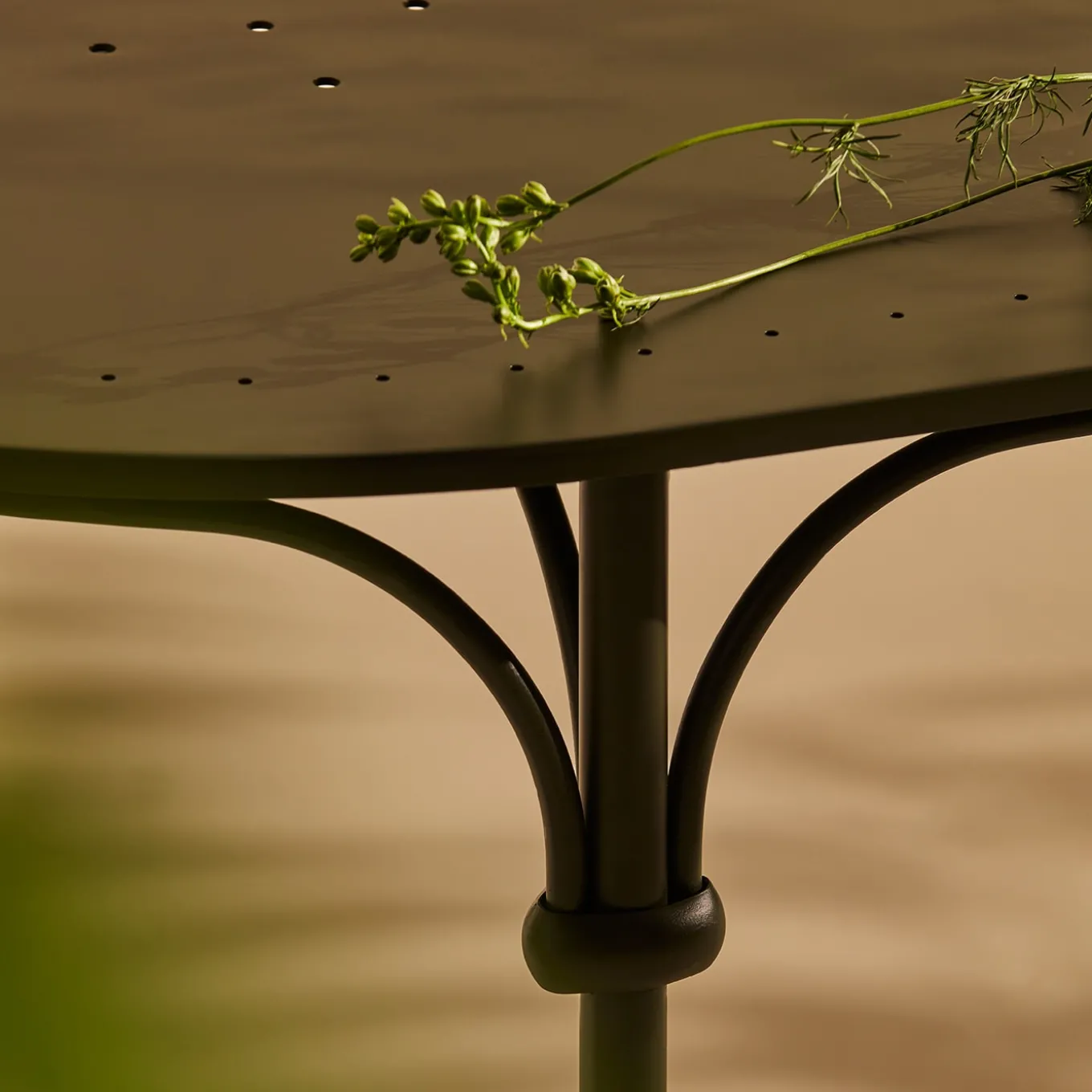 Tavolario Wrought Iron Green Oval Table