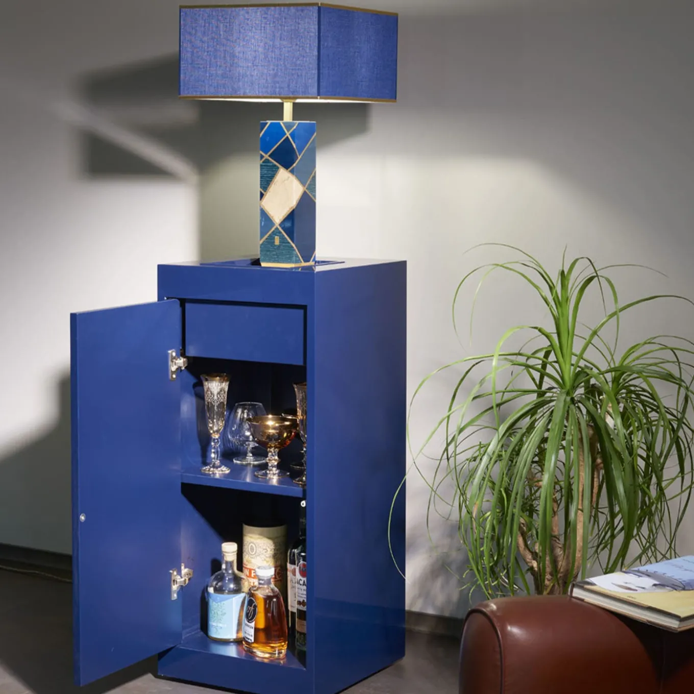 Tellux Wheeled Blue Floor Lamp