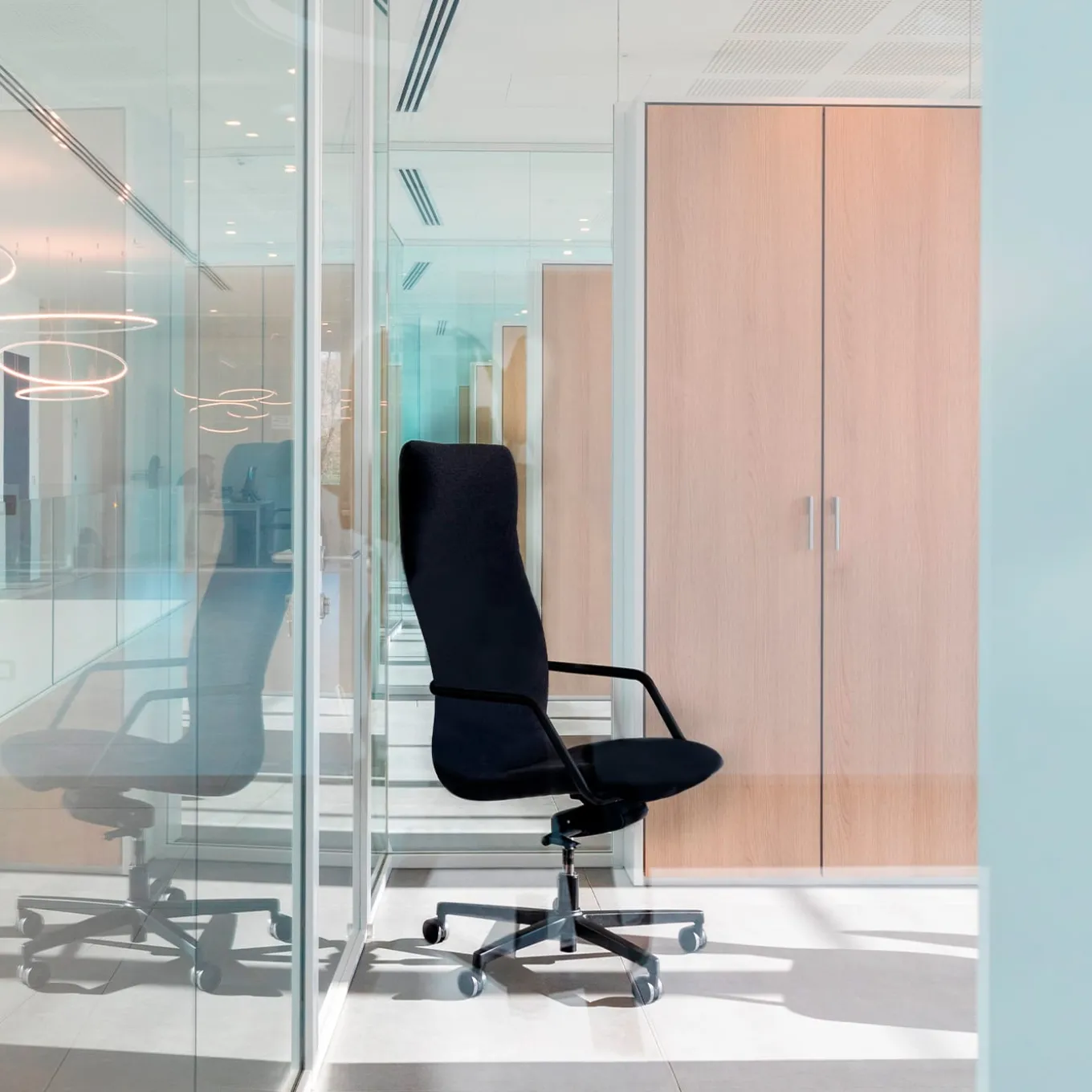 Tempo A Black Armchair