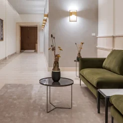 Teodosio XL Black Milk and Bronze amphora