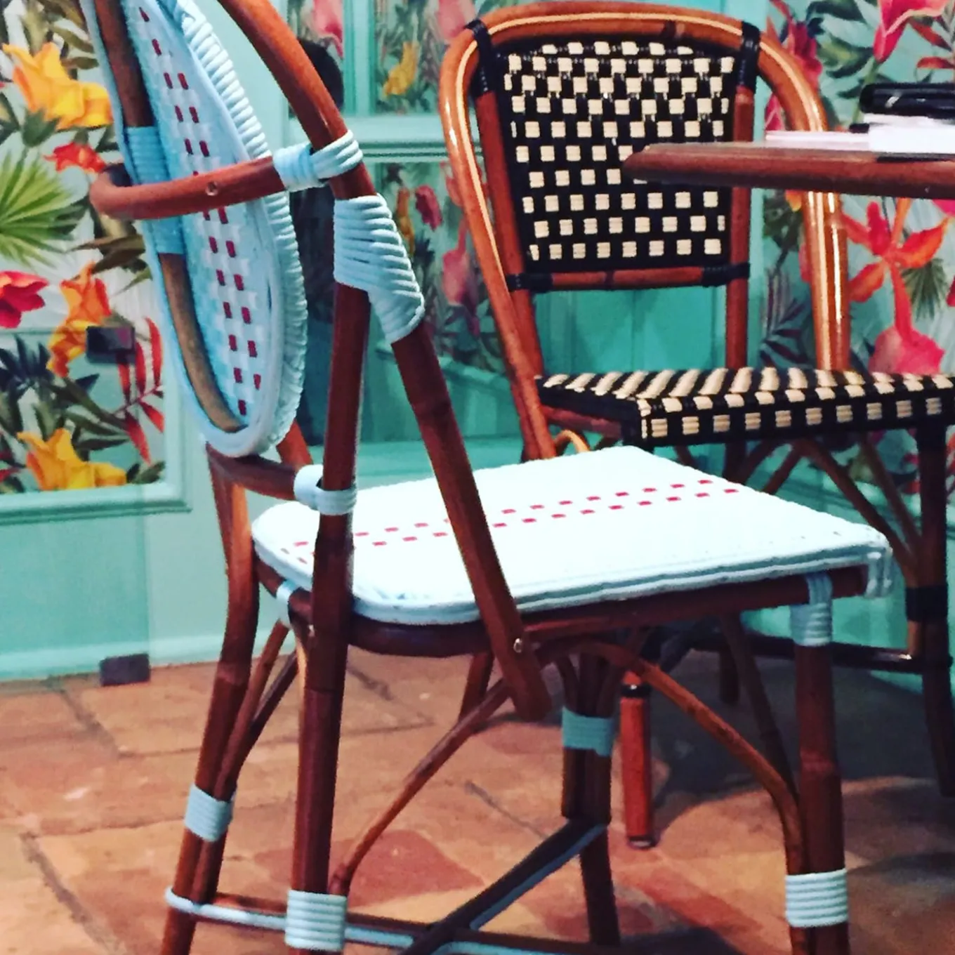 Tiki Decor Hawaiian Wallpaper