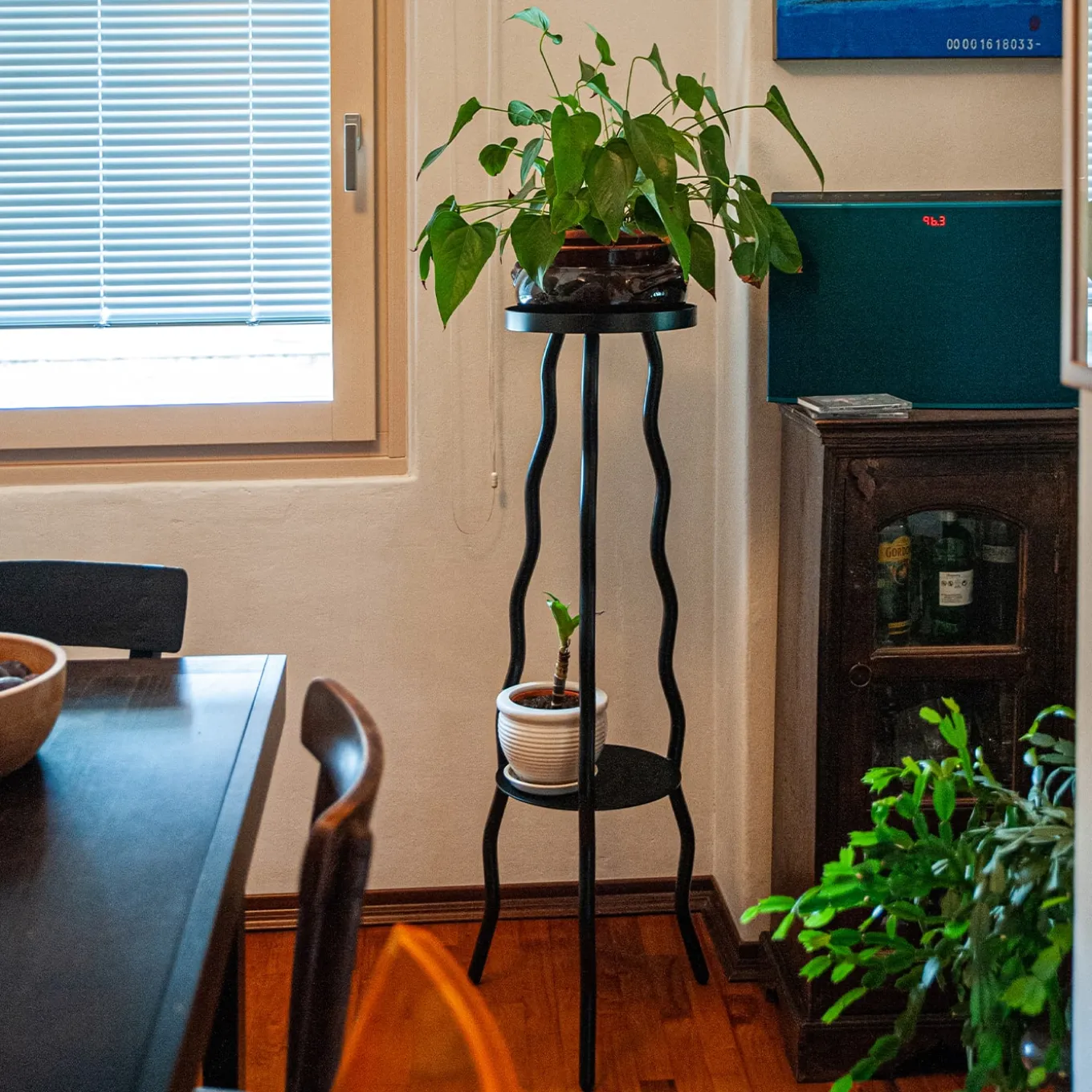 Tremulo 2-Tray Black Planter Stand