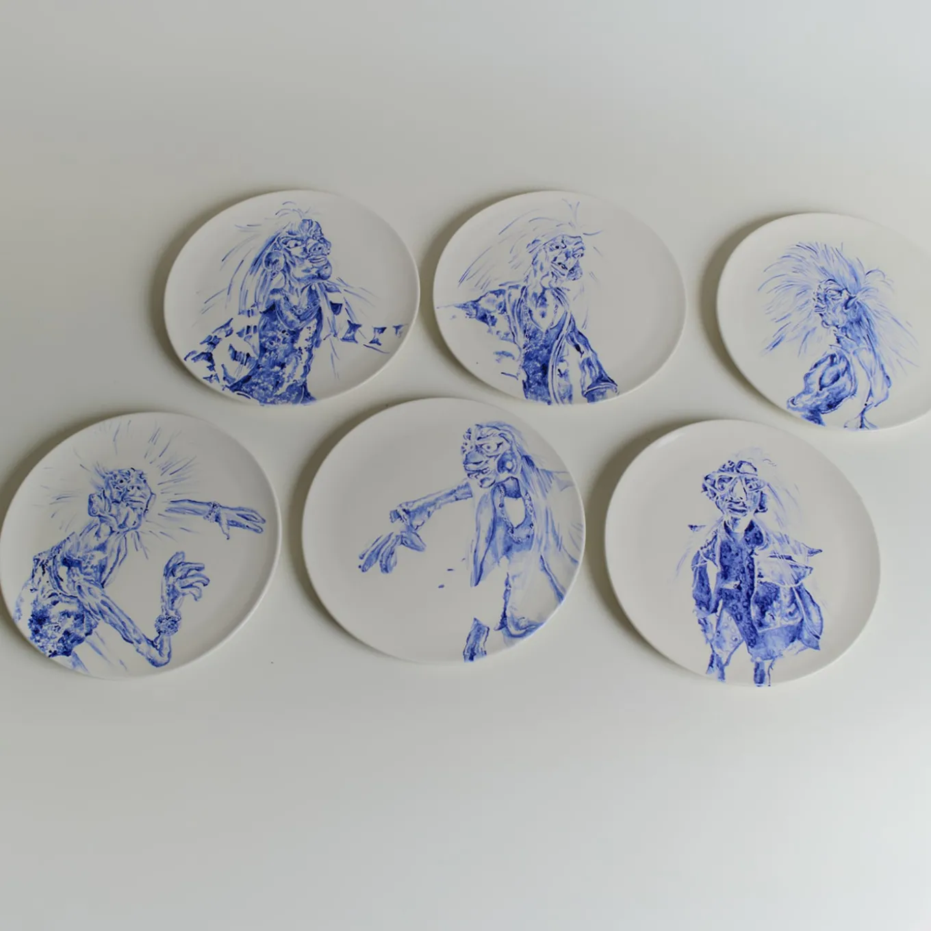 Tricky Home Caro Blue-Painted Ceramic Plate