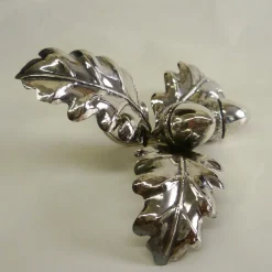 Two Acorns Seat Marker