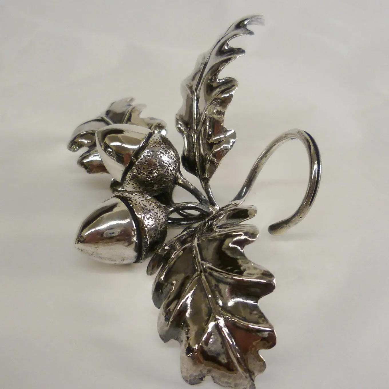 Two Acorns Seat Marker