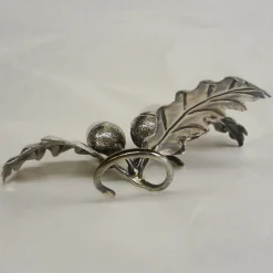 Two Acorns Seat Marker