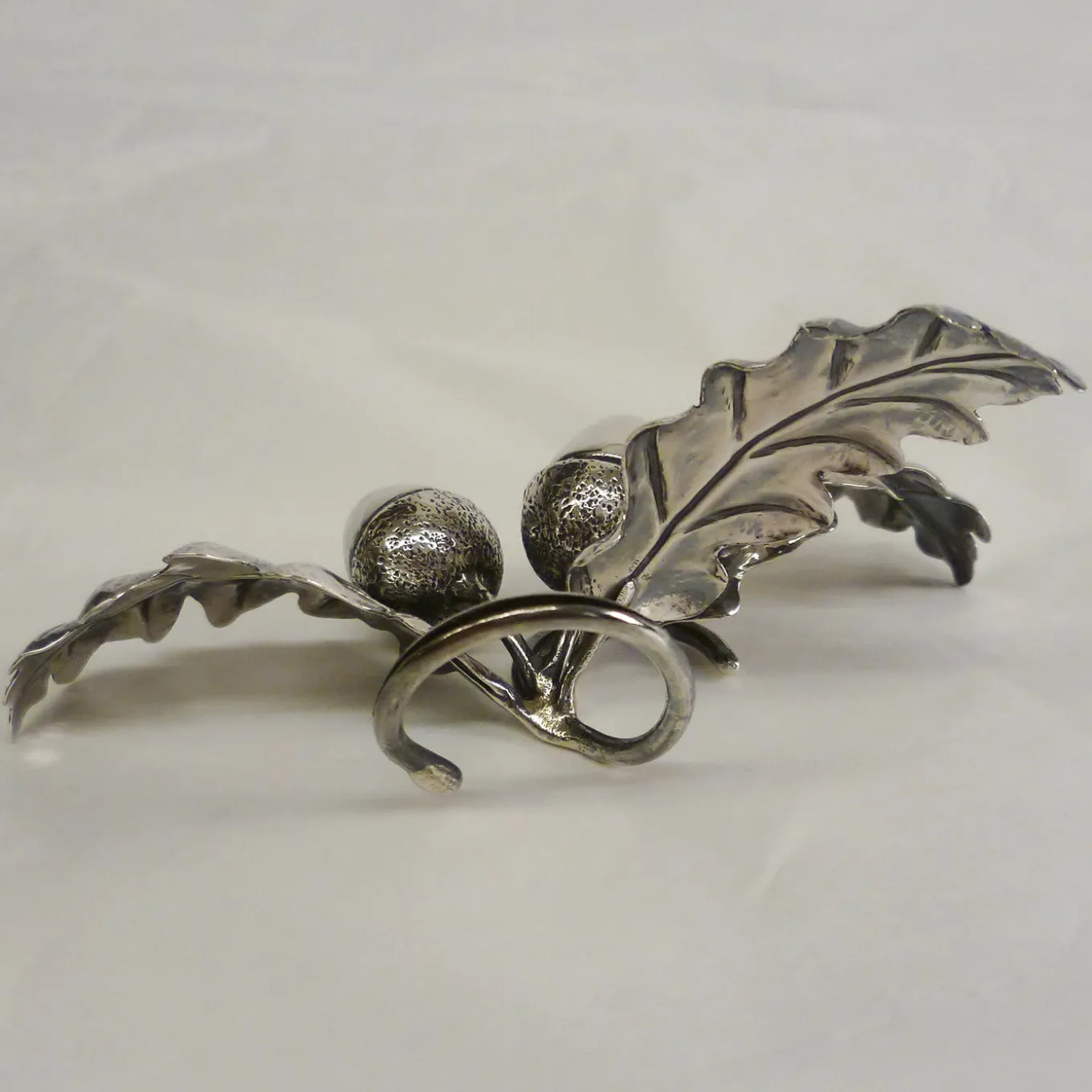 Two Acorns Seat Marker