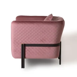 Universal pink velvet armchair
