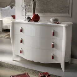 White Lacquered Wood Dresser