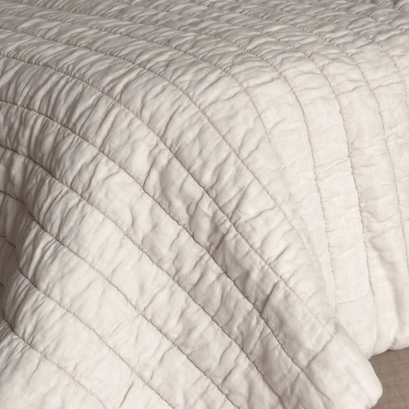 White New Wavy Linen Blanket